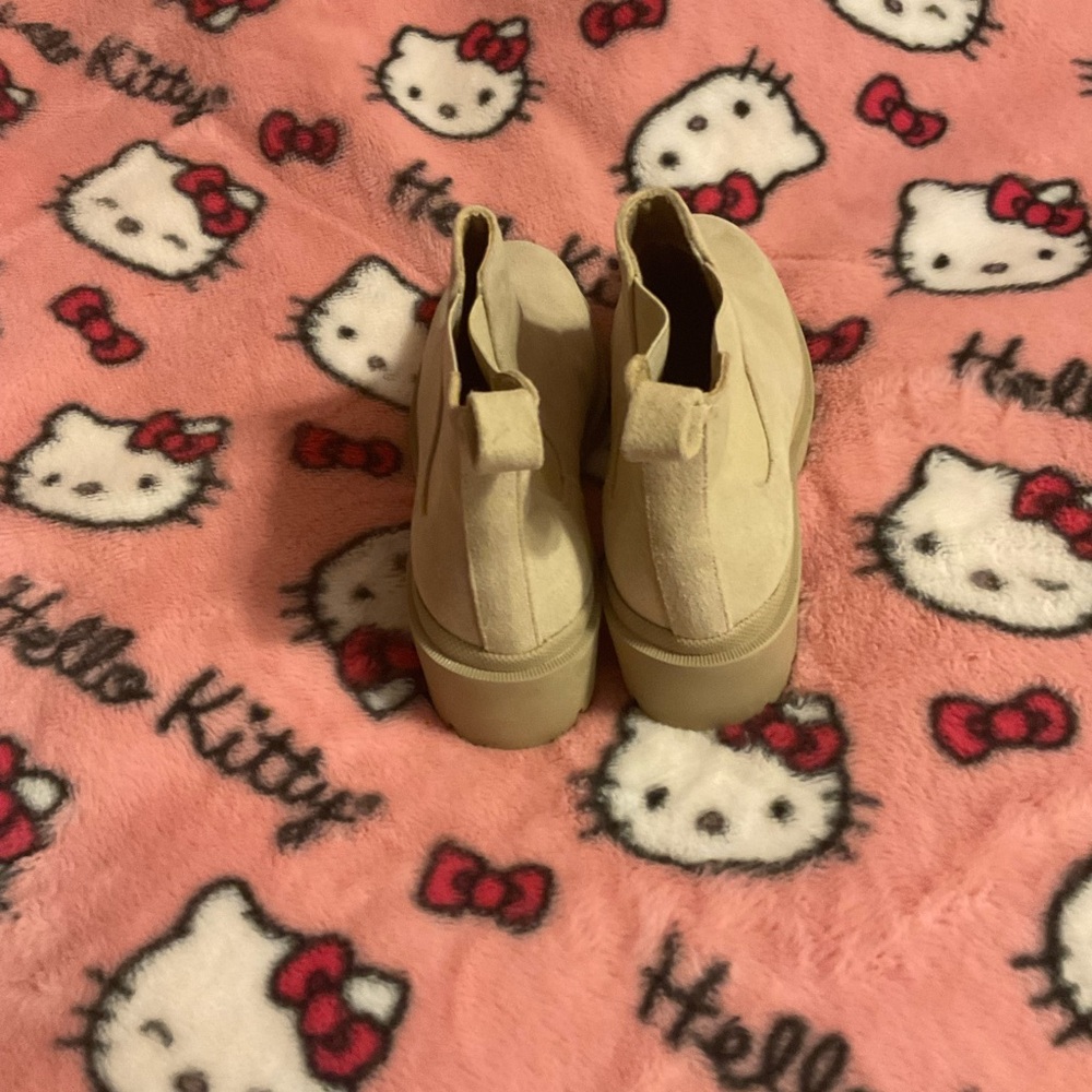 CUTE TAN FALL BOOTIES